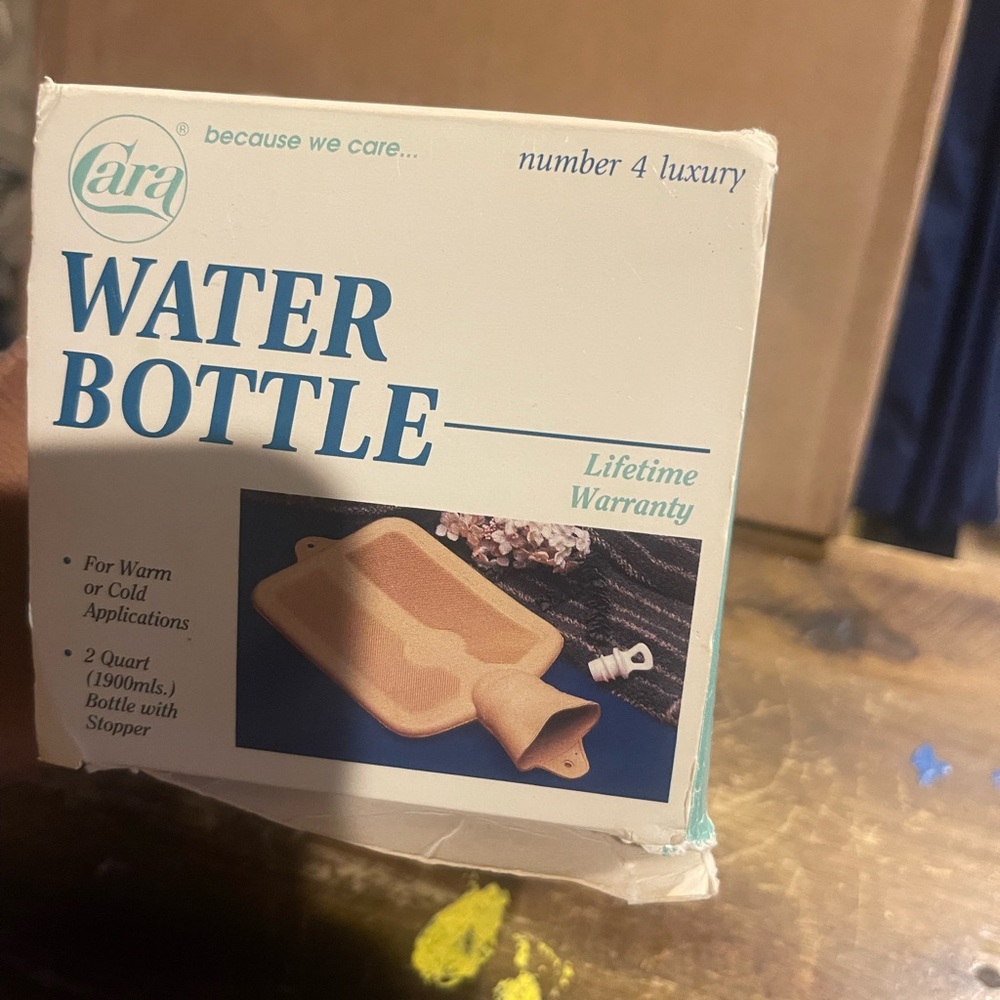 Cara Water Bottle with Stopper